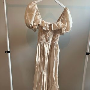 Linen light beige midi length dress. Size S. Never worn.